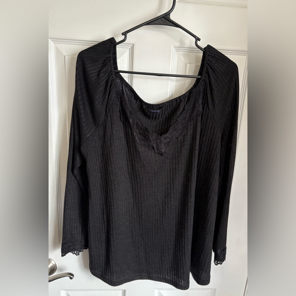 BloomChic Black Ribbed Lace Top - Picture 4 of 9
